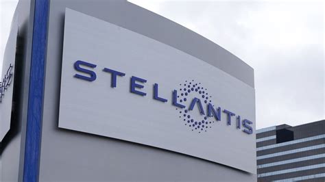 Unifor workers at Stellantis strike as deal deadline passes